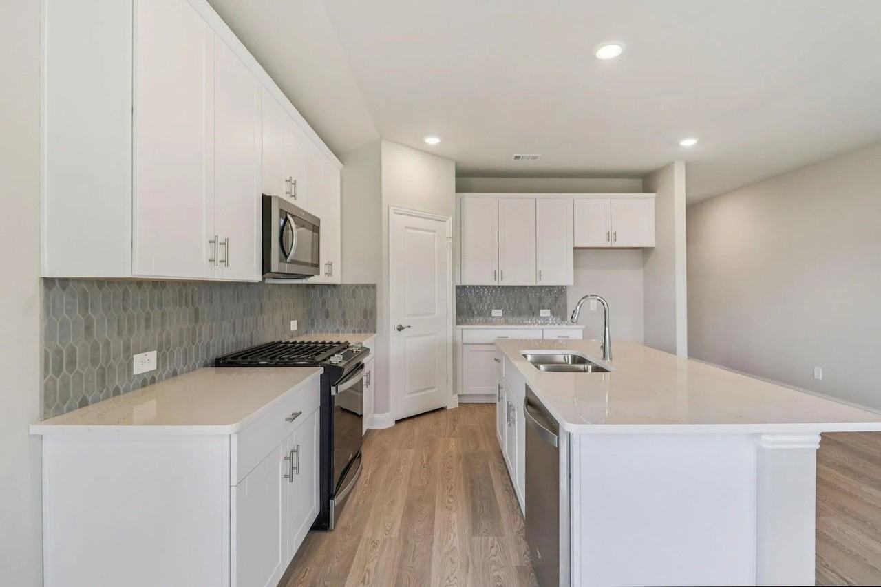 1930 Furlong Dr - Photo 5 of 16