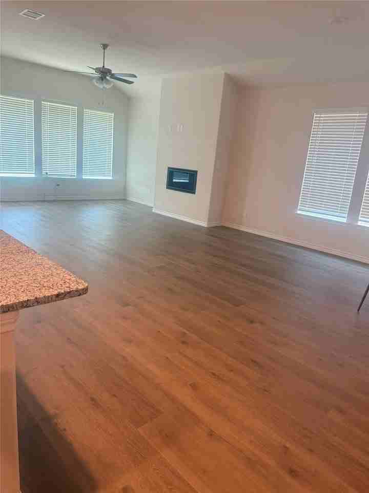 2140 Katharine St - Photo 2 of 15