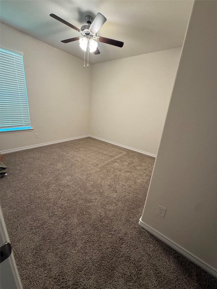 2140 Katharine St - Photo 3 of 15