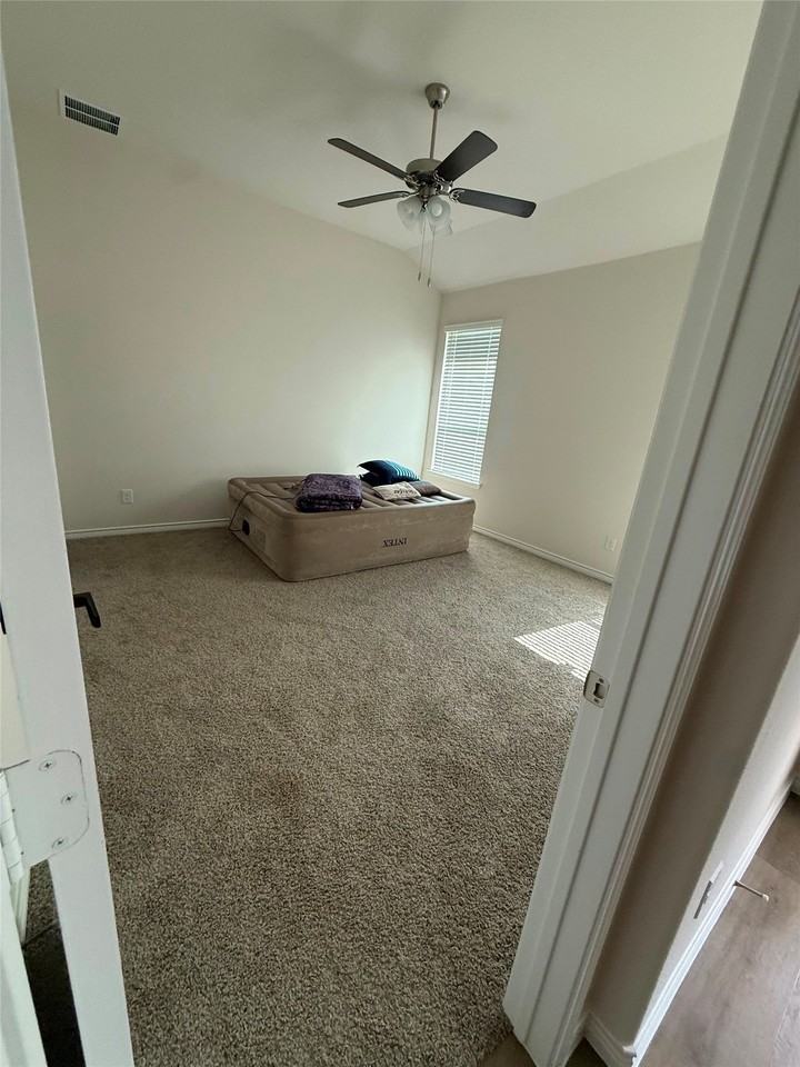 2140 Katharine St - Photo 5 of 15
