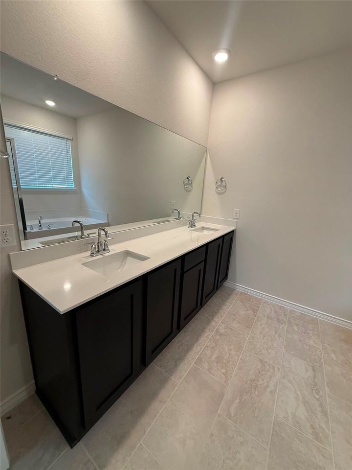 2140 Katharine St - Photo 6 of 15