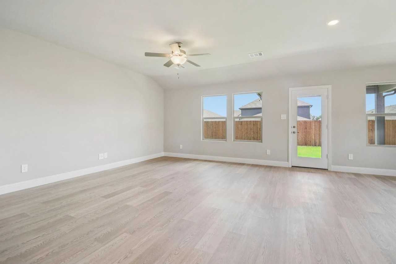 1934 Furlong Dr - Photo 4 of 15