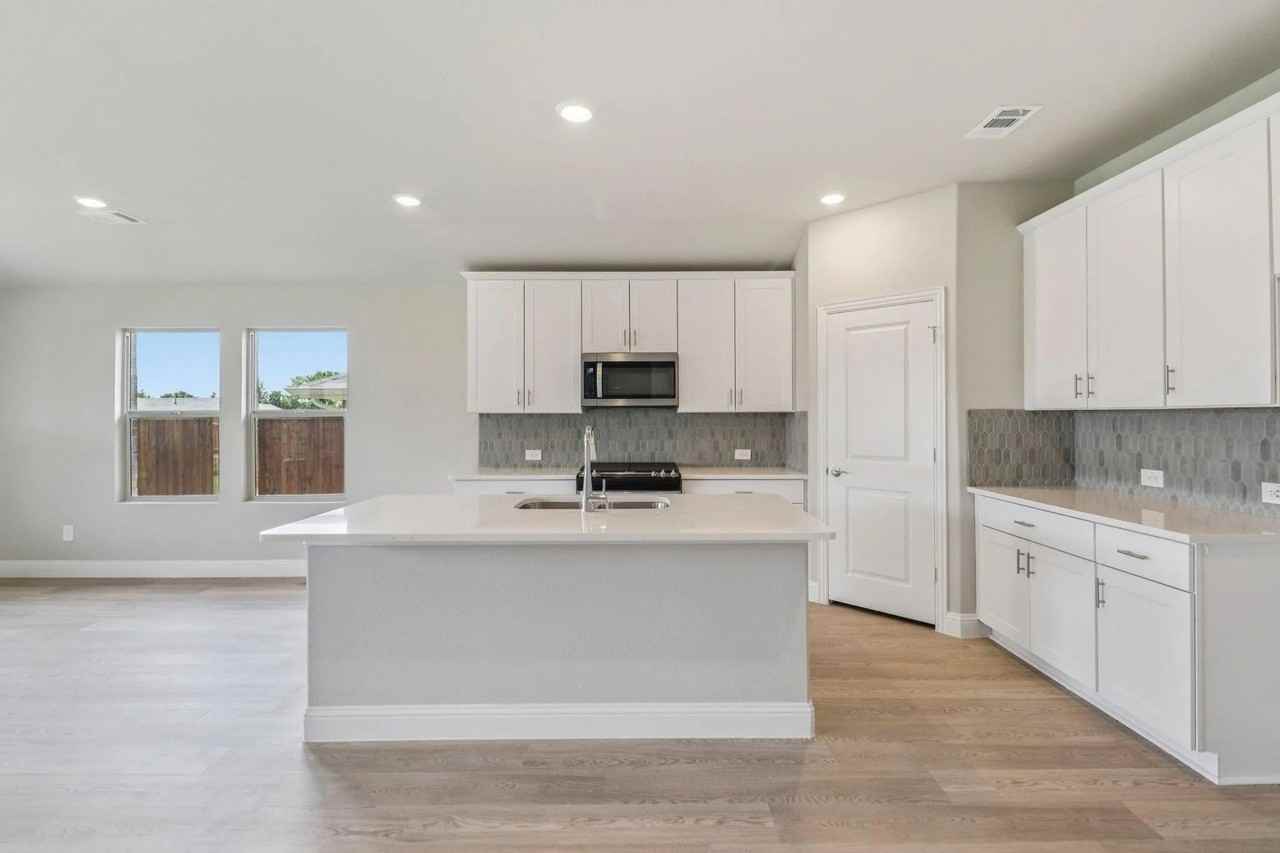1934 Furlong Dr - Photo 5 of 15