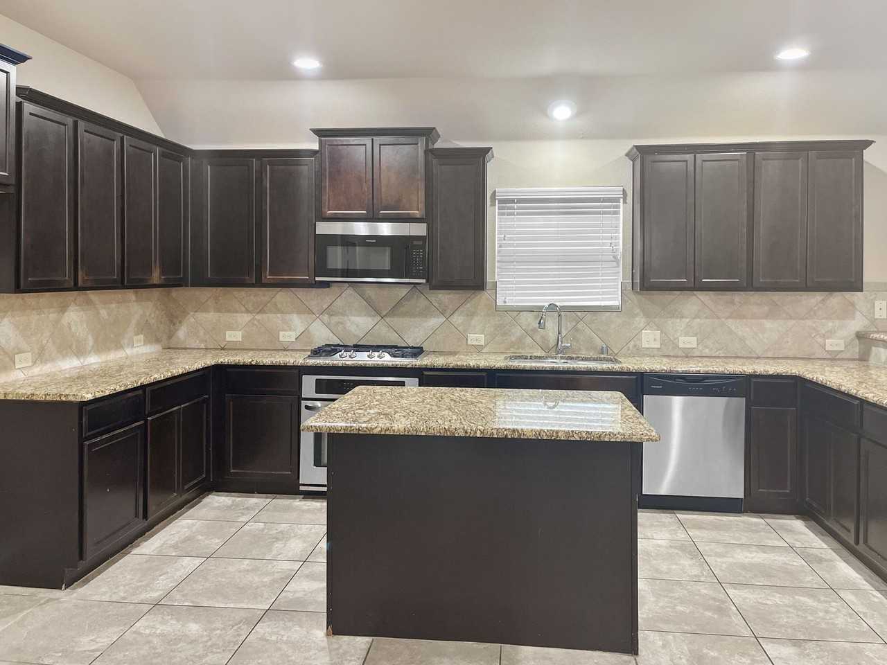 10209 Pear Valley Rd - Photo 4 of 25
