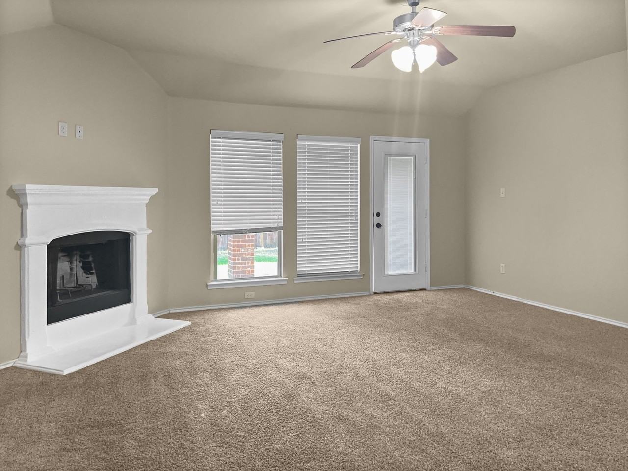 10209 Pear Valley Rd - Photo 7 of 25
