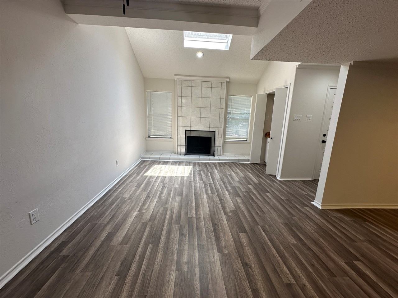 3231 Elizabeth St - Photo 3 of 22