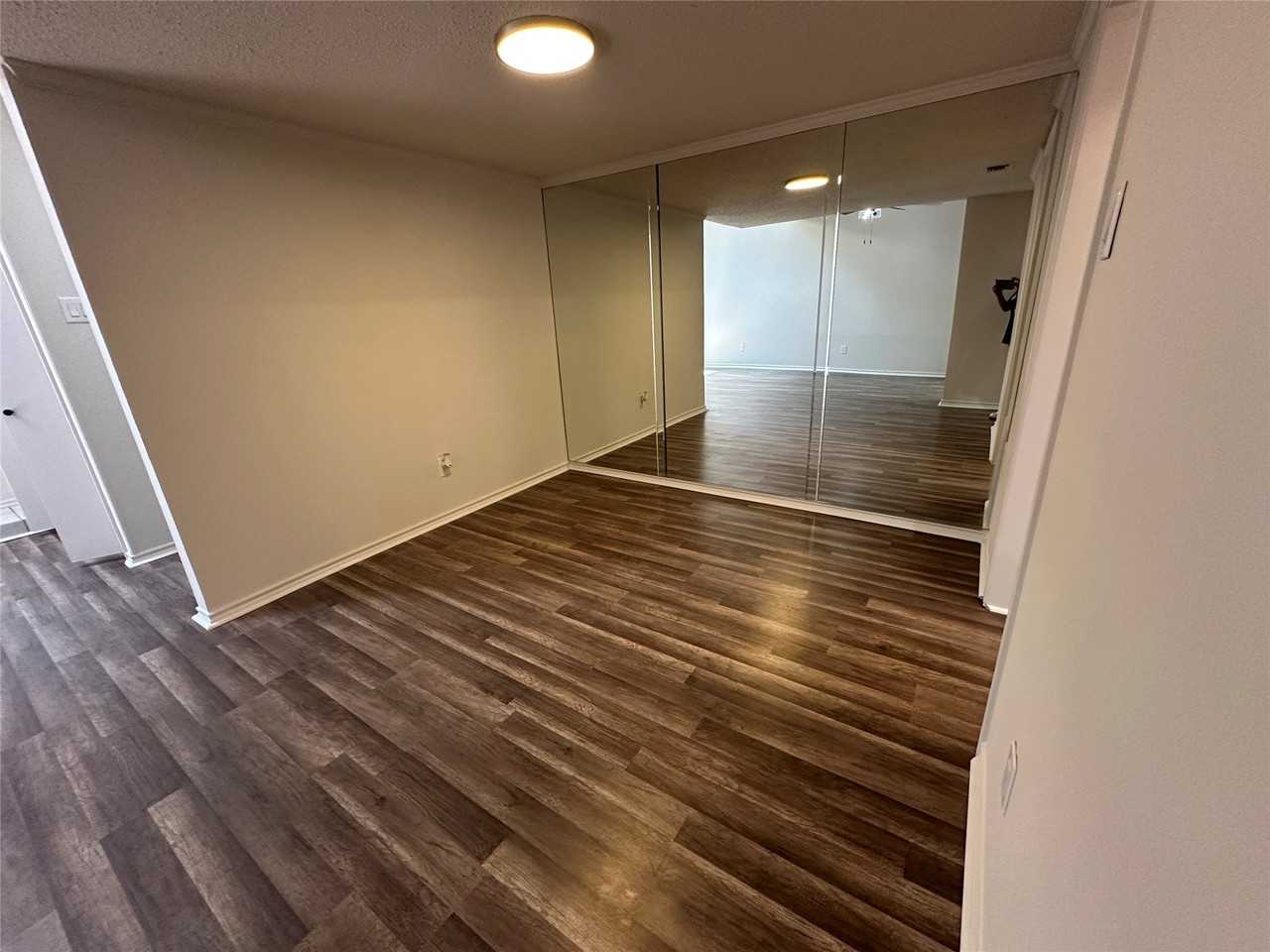 3231 Elizabeth St - Photo 5 of 22
