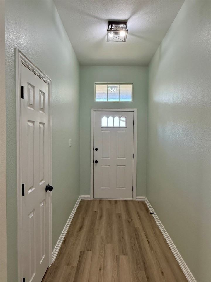 309 Catherine St - Photo 3 of 32