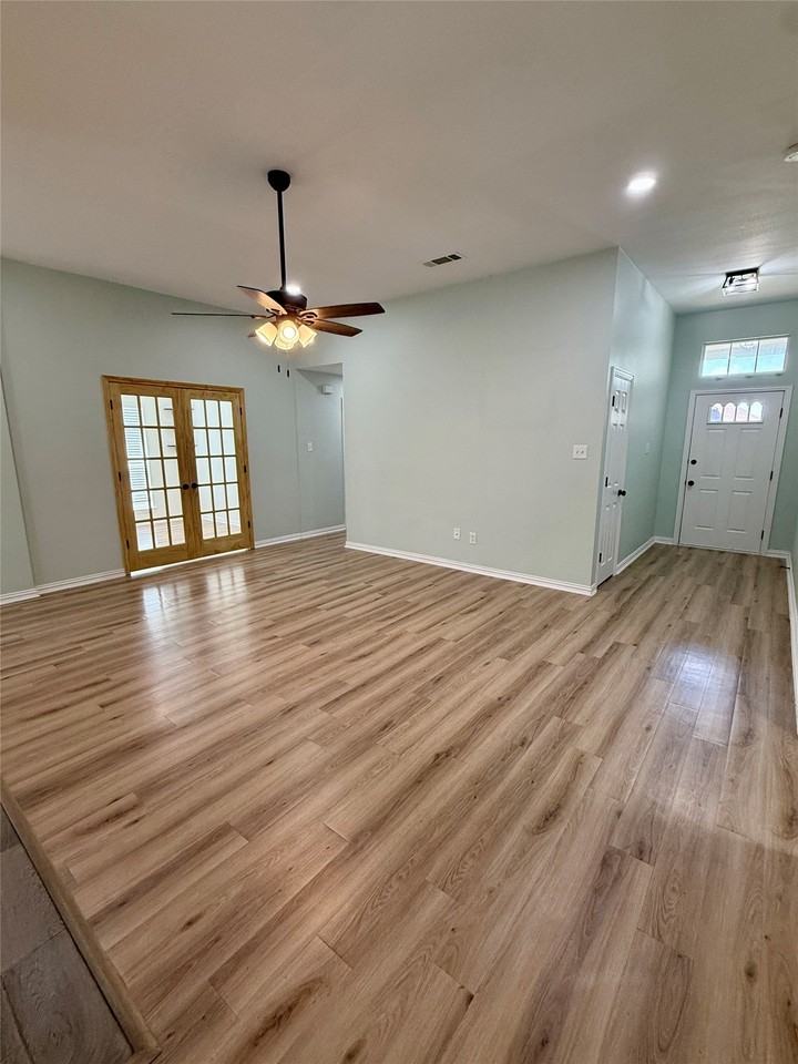 309 Catherine St - Photo 5 of 32