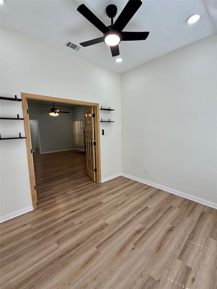 309 Catherine St - Photo 7 of 32