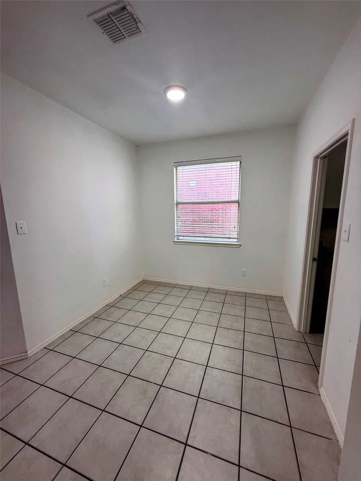 9736 Indian Canyon Dr - Photo 4 of 20