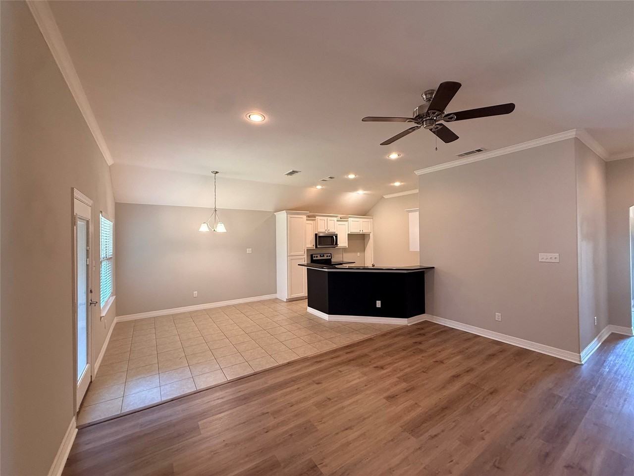 127 Frank St - Photo 5 of 18