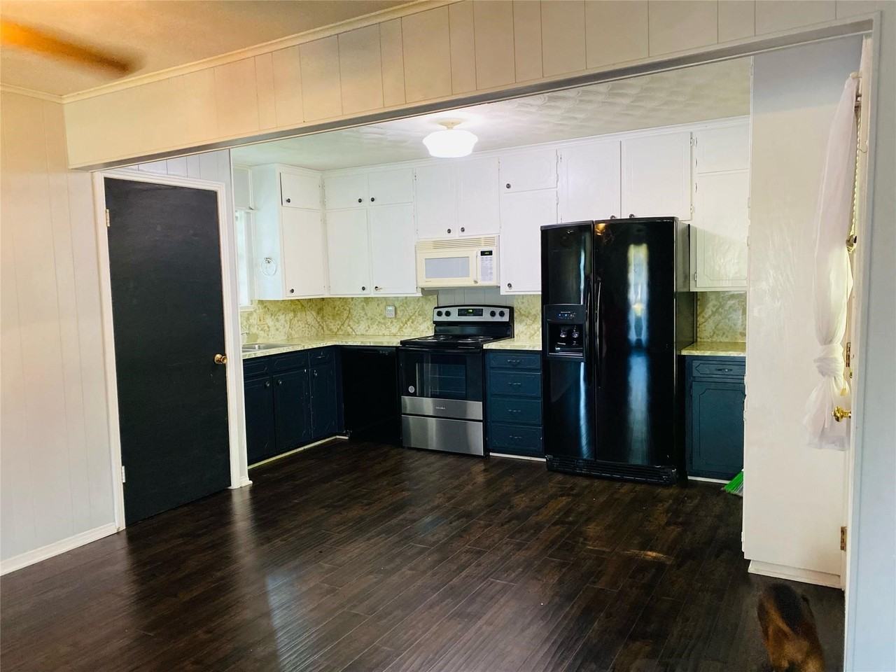 718 Crescent St - Photo 3 of 11