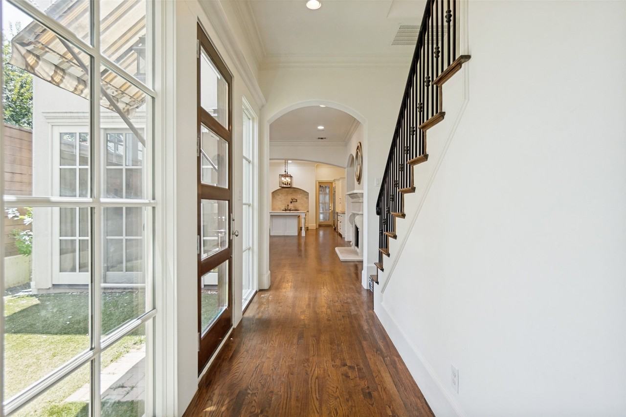 3614 Edgewater St - Photo 2 of 23
