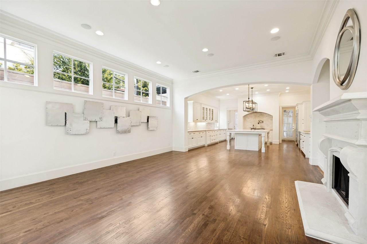 3614 Edgewater St - Photo 3 of 23