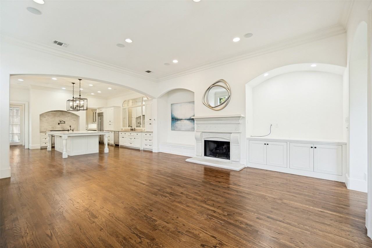 3614 Edgewater St - Photo 4 of 23