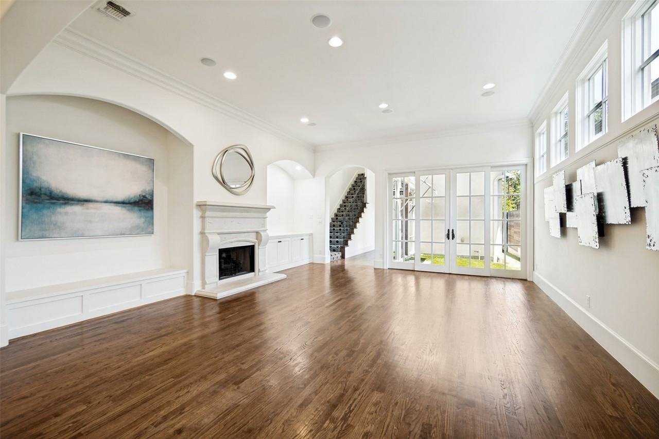 3614 Edgewater St - Photo 5 of 23