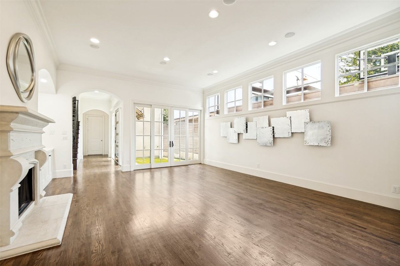 3614 Edgewater St - Photo 6 of 23