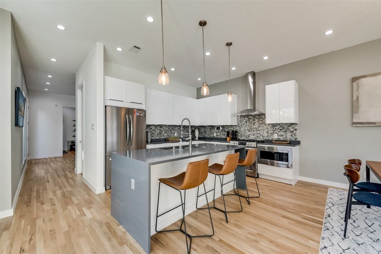 2622 N Carroll Ave - Photo 6 of 13