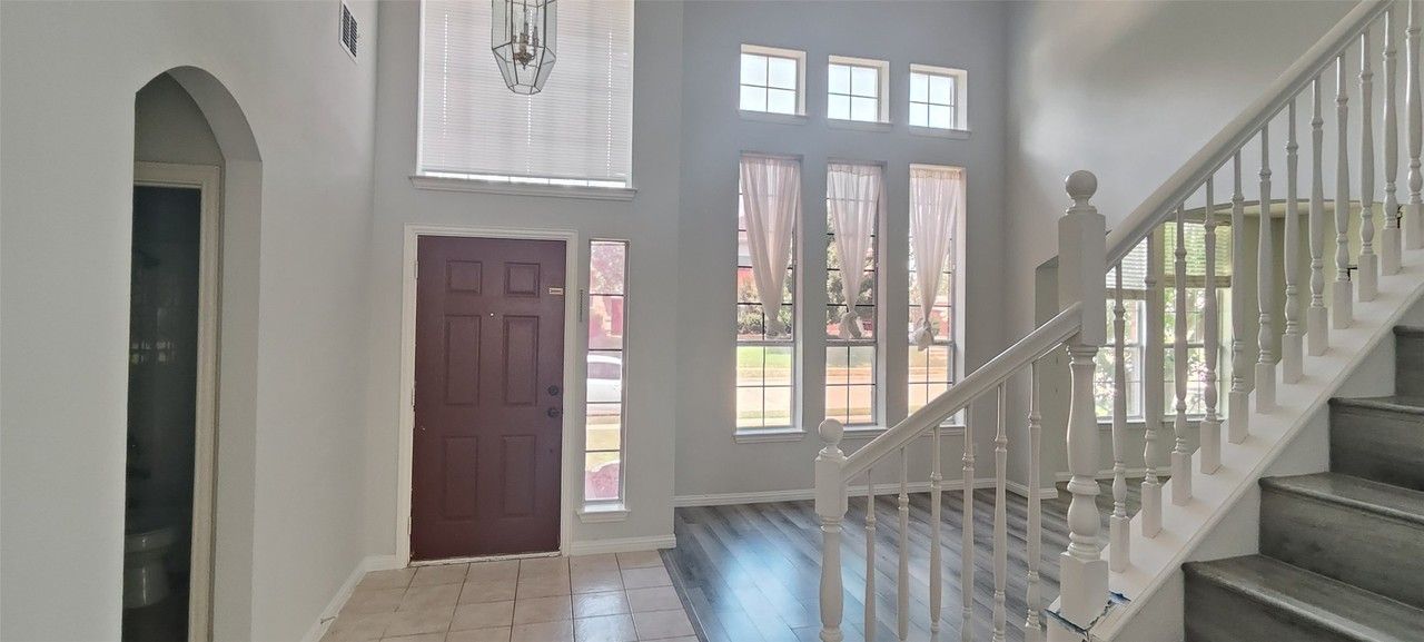 1412 Brenda Ln - Photo 4 of 39