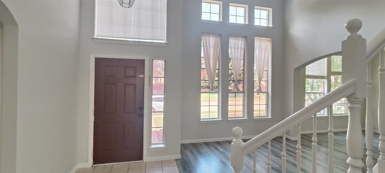1412 Brenda Ln - Photo 5 of 39
