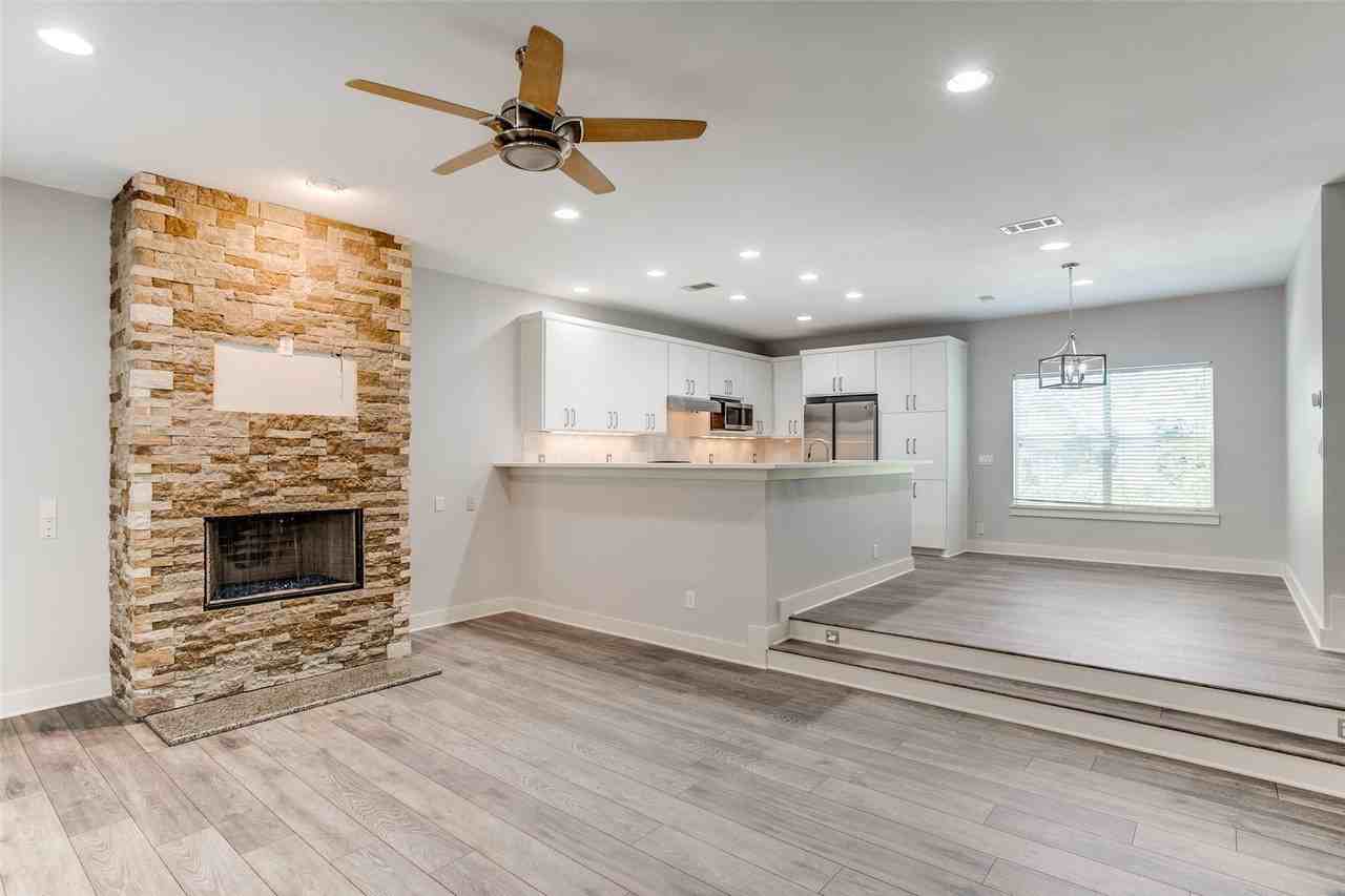 3824 Brown St #B - Photo 3 of 23