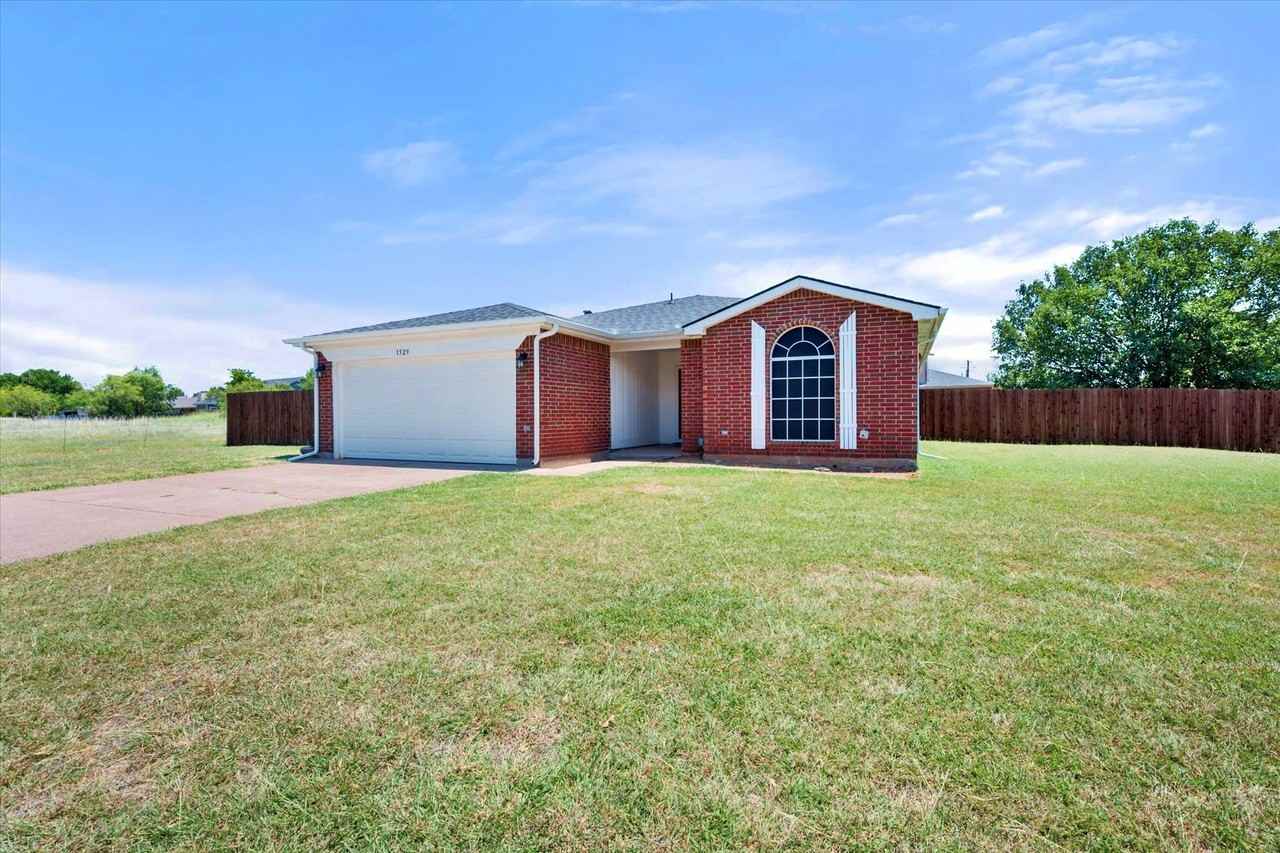 1529 Bluewater Dr - Photo 3 of 28