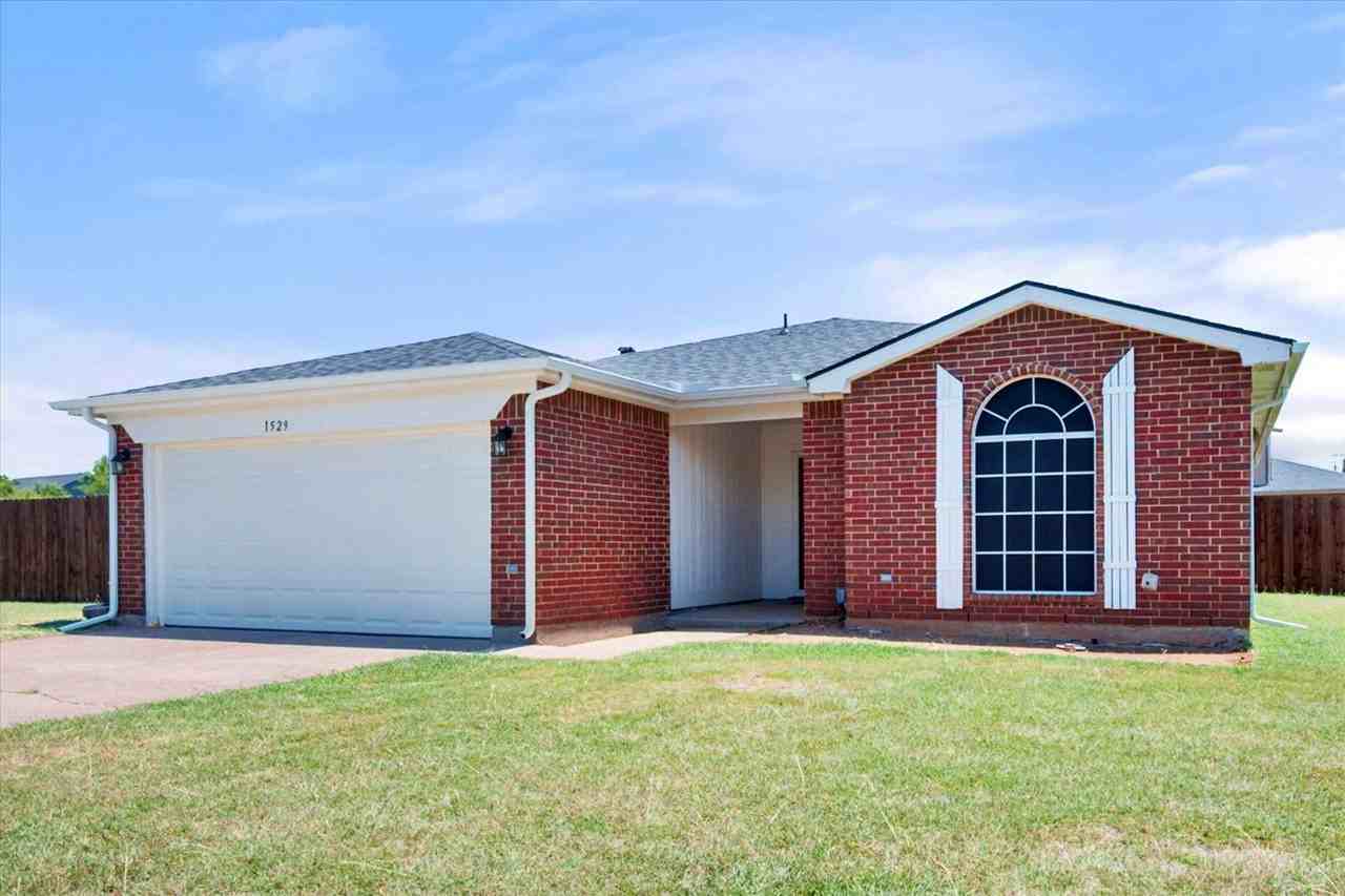 1529 Bluewater Dr - Photo 4 of 28