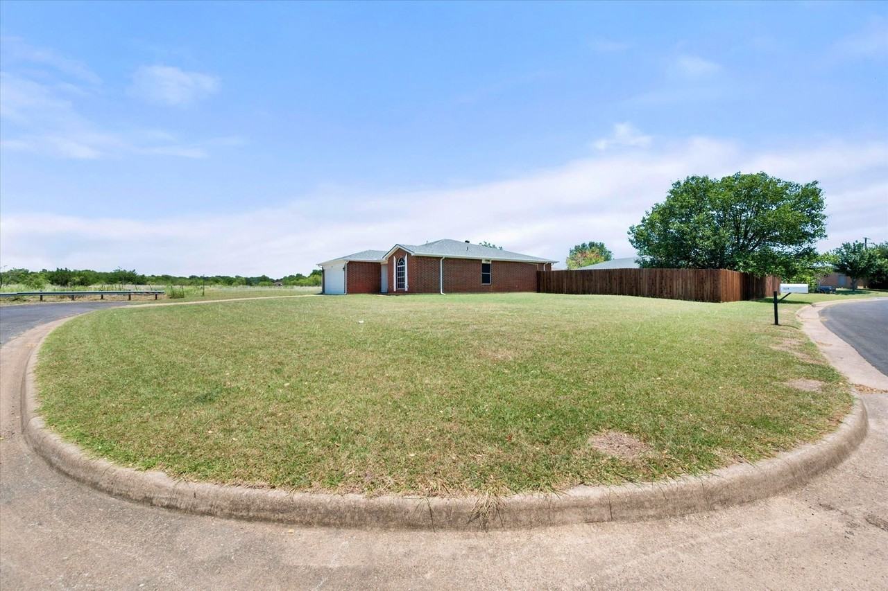 1529 Bluewater Dr - Photo 5 of 28