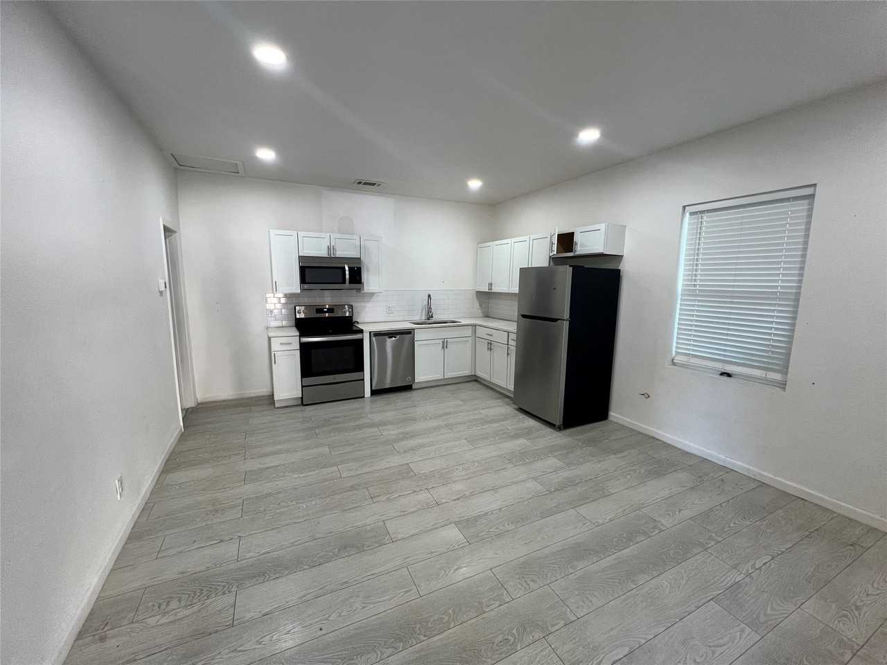 410 S Vaden St #B - Photo 2 of 9
