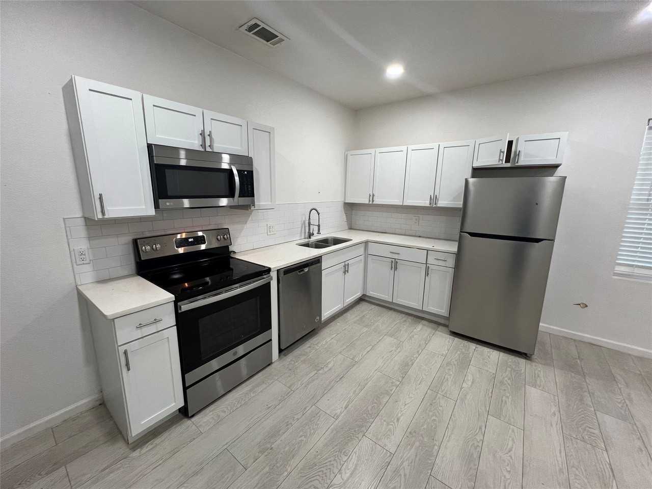 410 S Vaden St #B - Photo 3 of 9