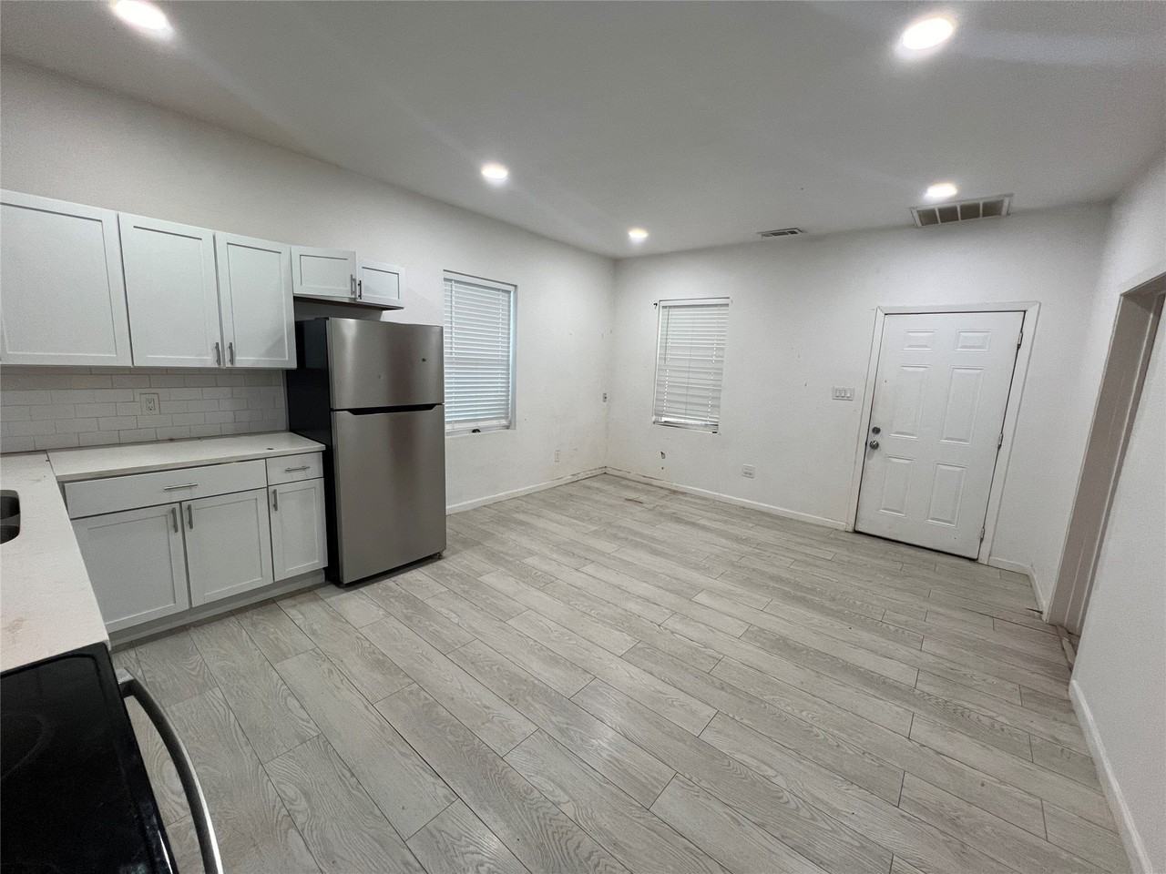 410 S Vaden St #B - Photo 4 of 9