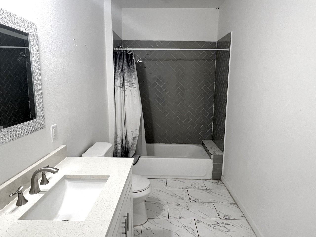 410 S Vaden St #B - Photo 6 of 9
