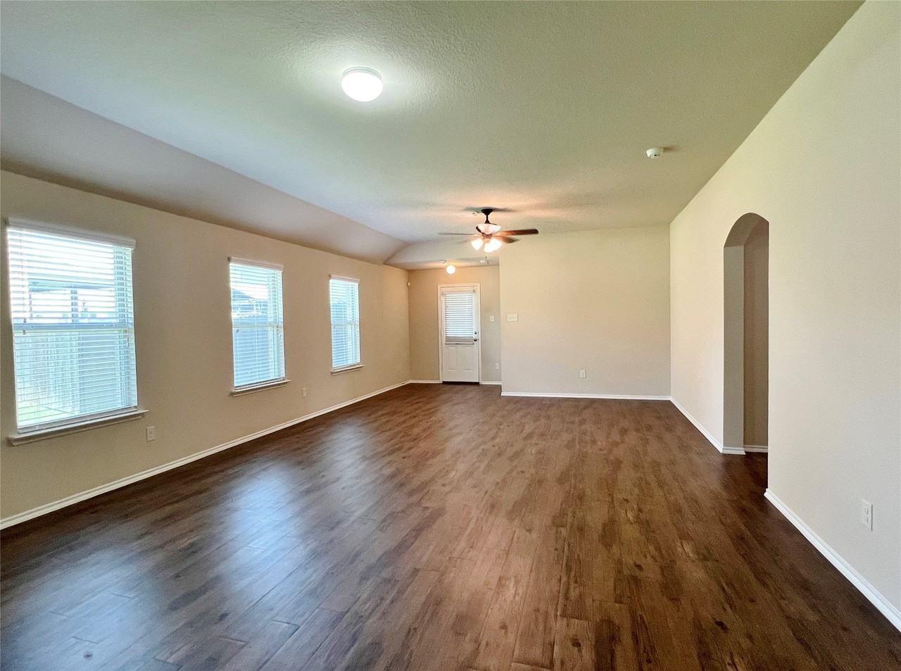 222 Thoroughbred St - Photo 3 of 13