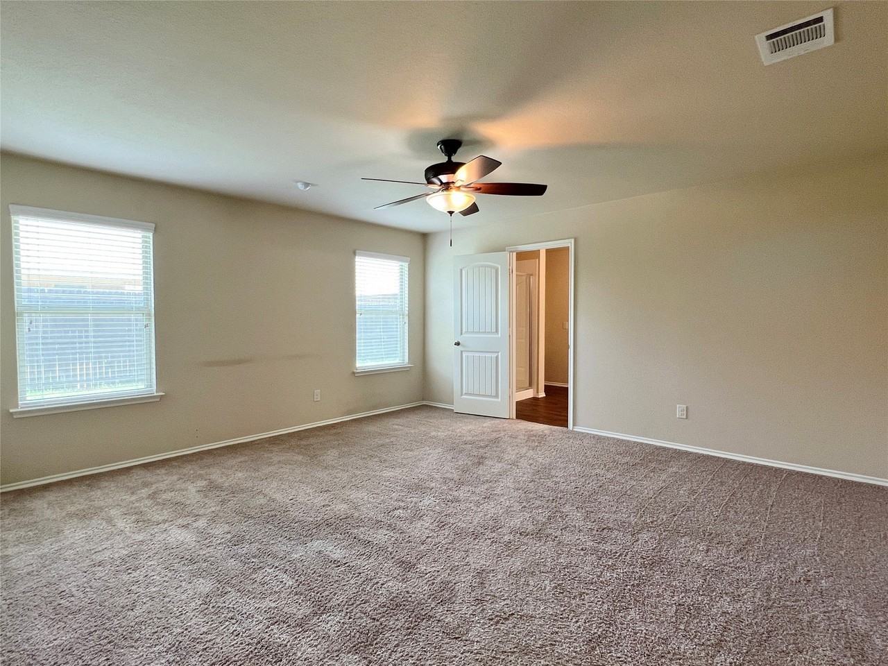 222 Thoroughbred St - Photo 4 of 13