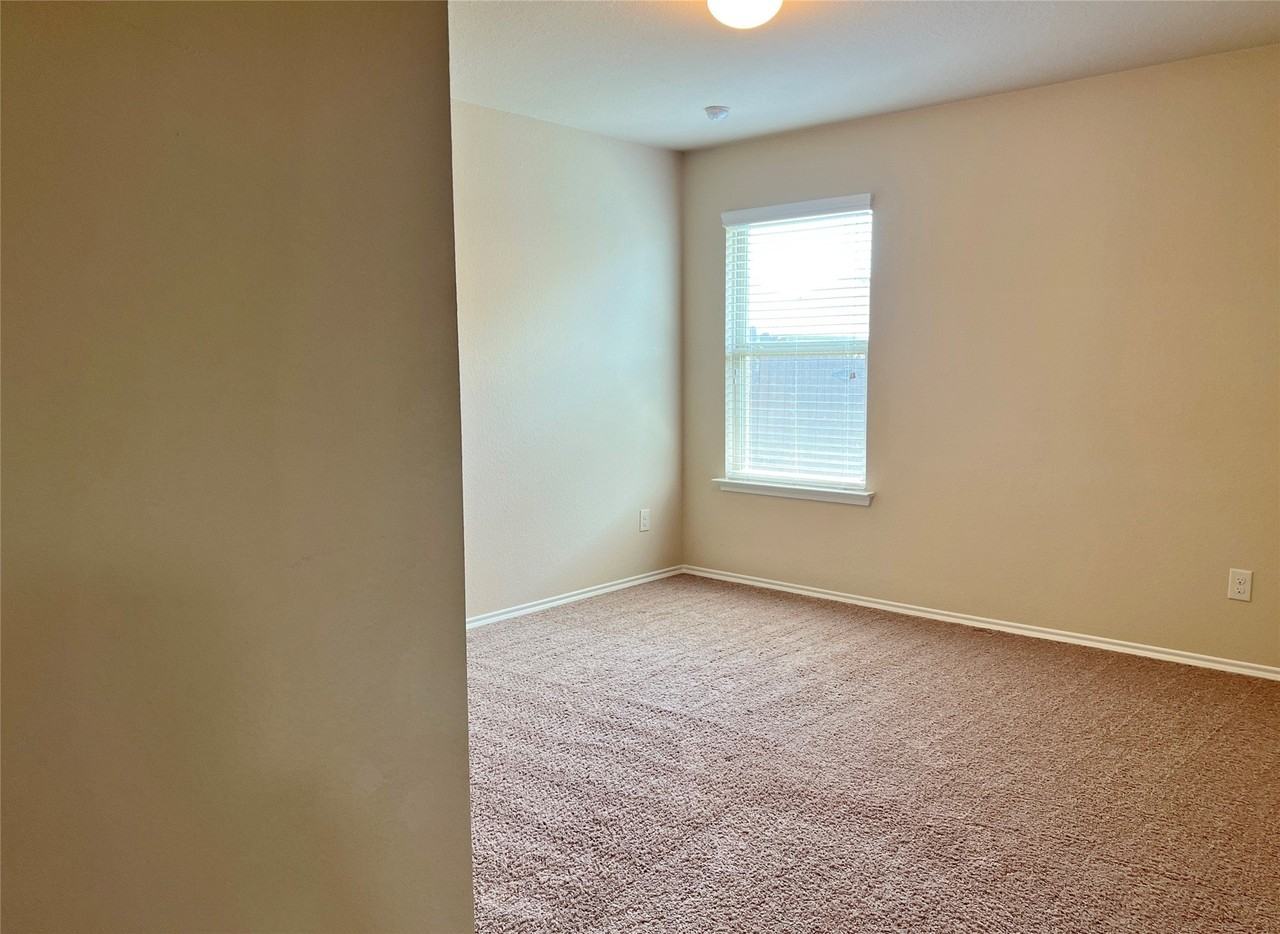 222 Thoroughbred St - Photo 7 of 13