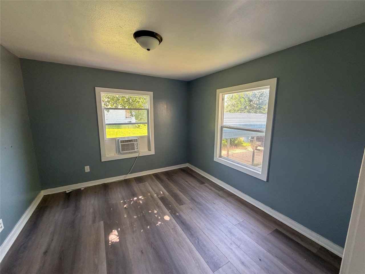 627 E Woodard St - Photo 3 of 8