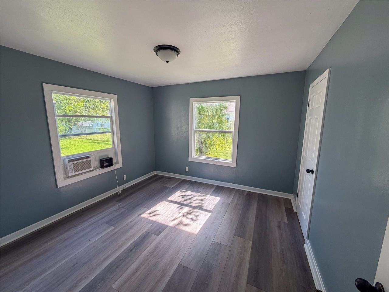 627 E Woodard St - Photo 4 of 8