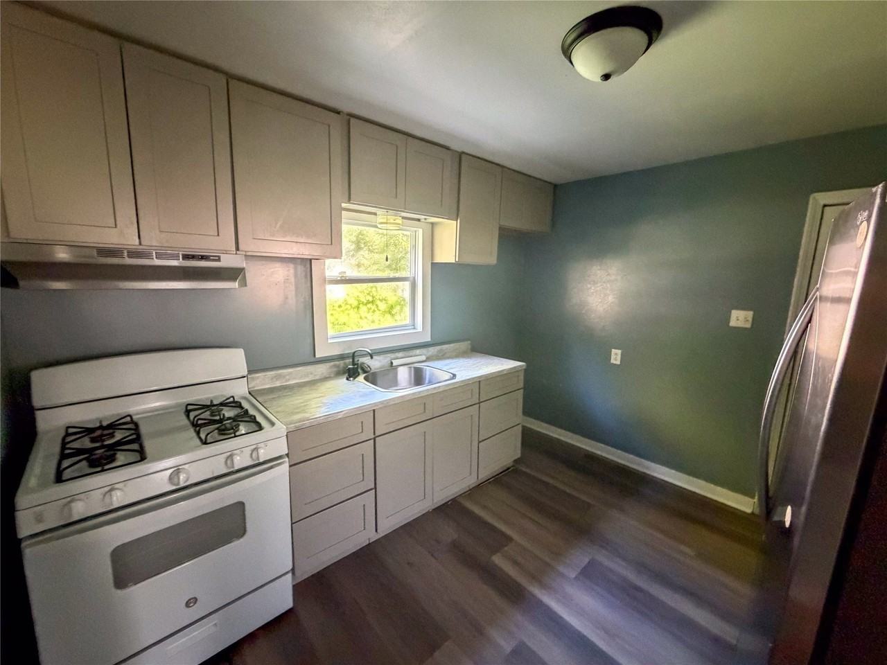 627 E Woodard St - Photo 5 of 8
