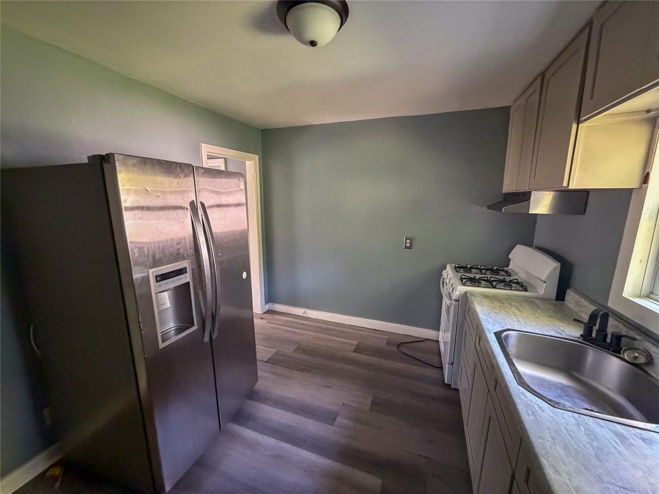 627 E Woodard St - Photo 6 of 8