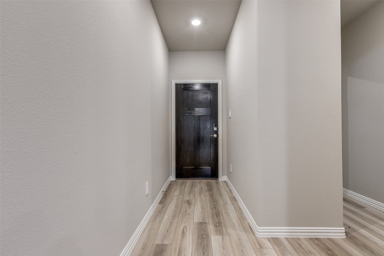 4805 Everly Ct - Photo 3 of 25