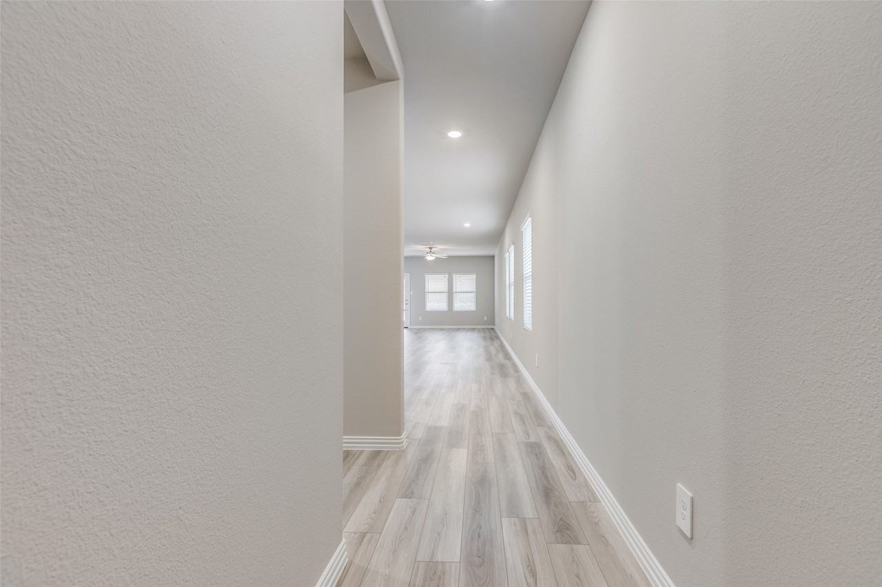 4805 Everly Ct - Photo 4 of 25