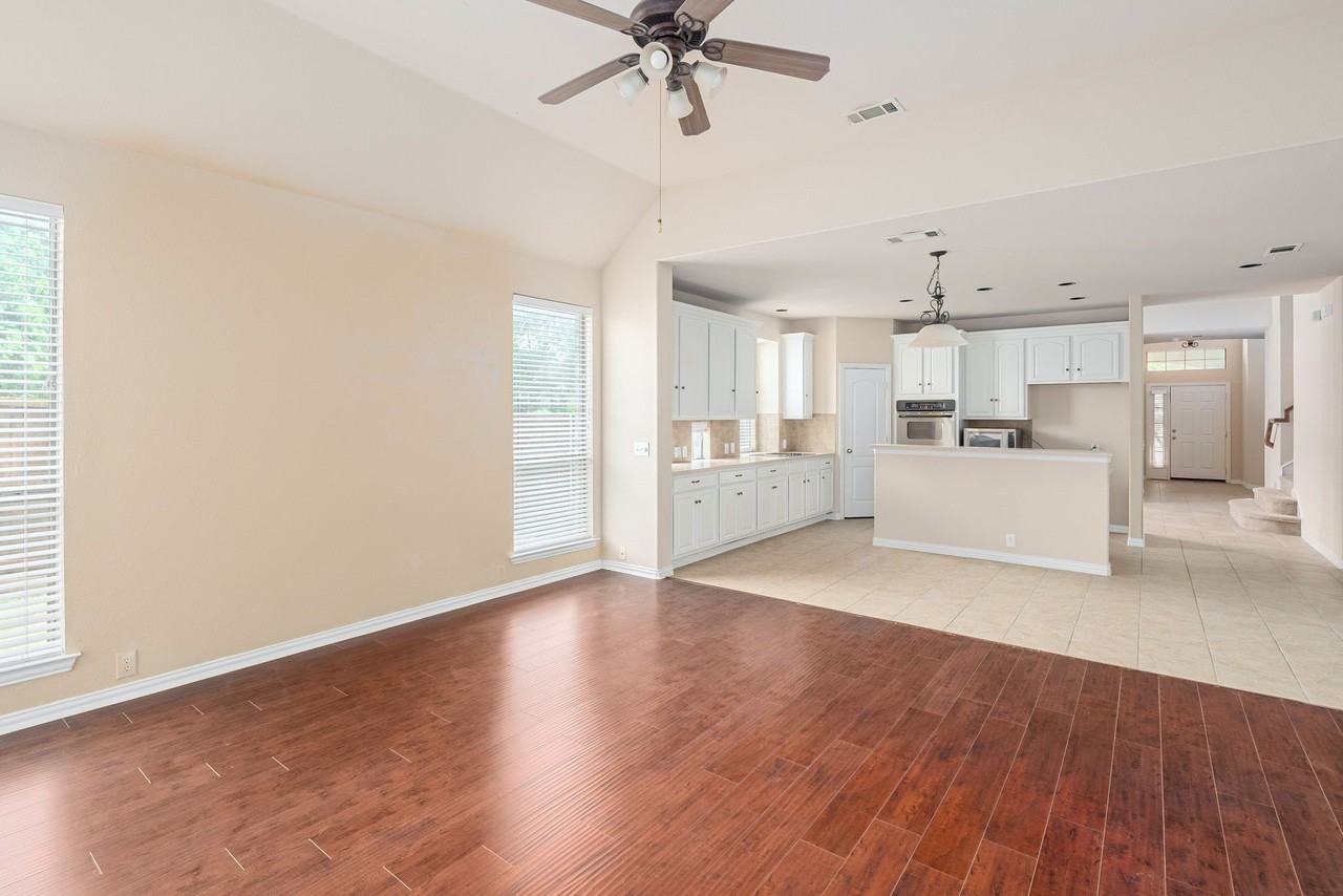 11085 Prescott Dr - Photo 2 of 32