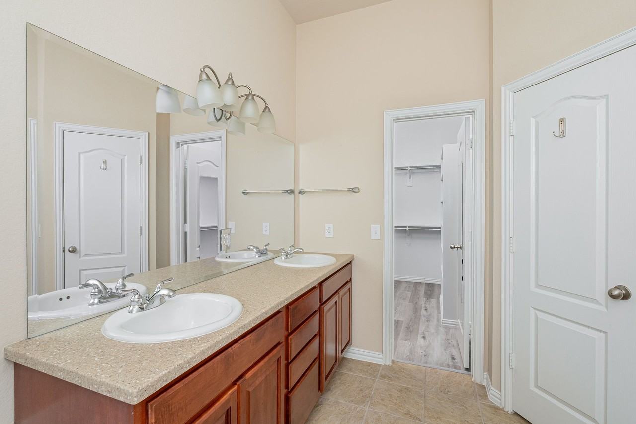 11085 Prescott Dr - Photo 6 of 32