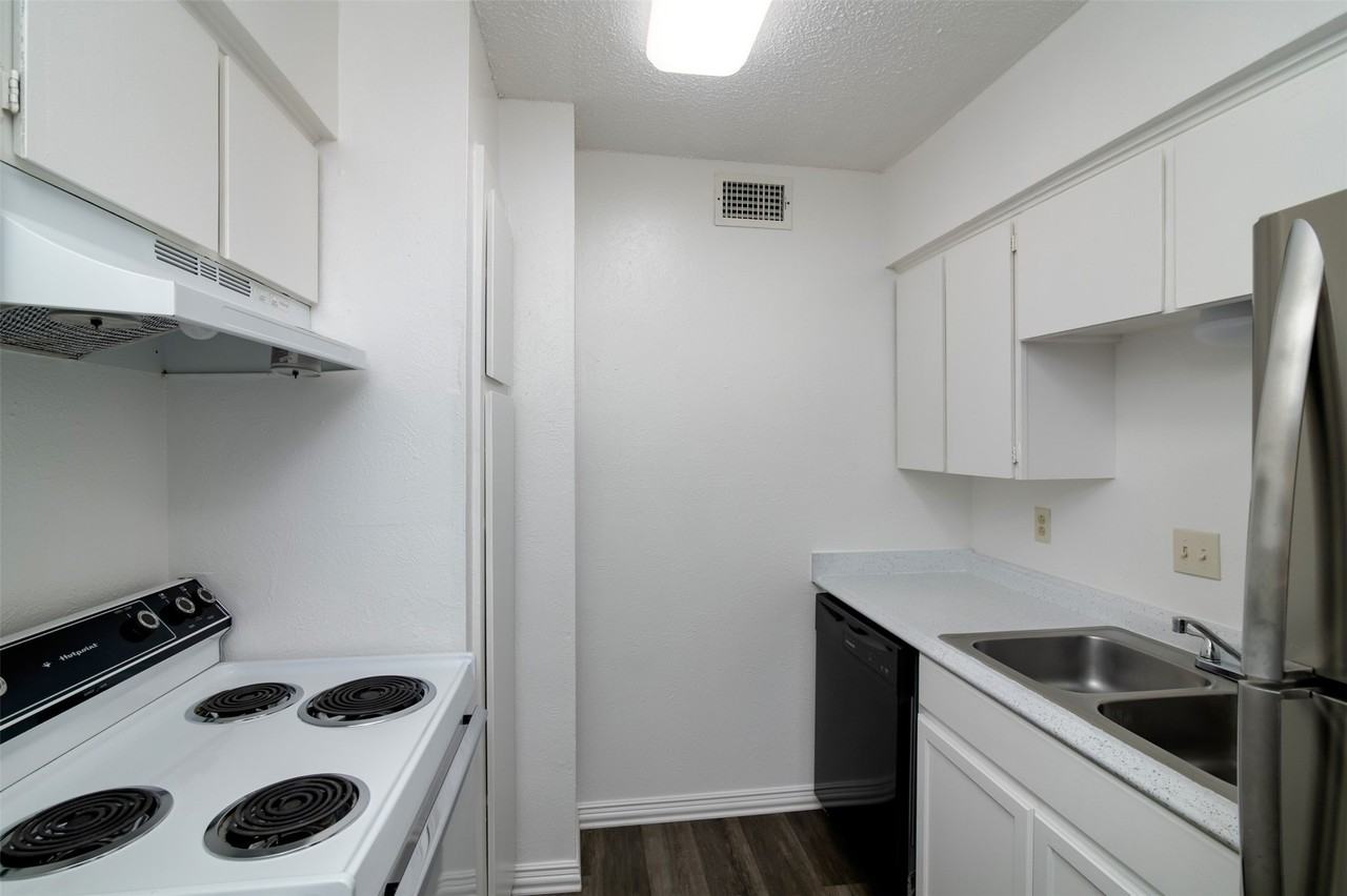 7060 Glenview Dr #82 - Photo 7 of 12