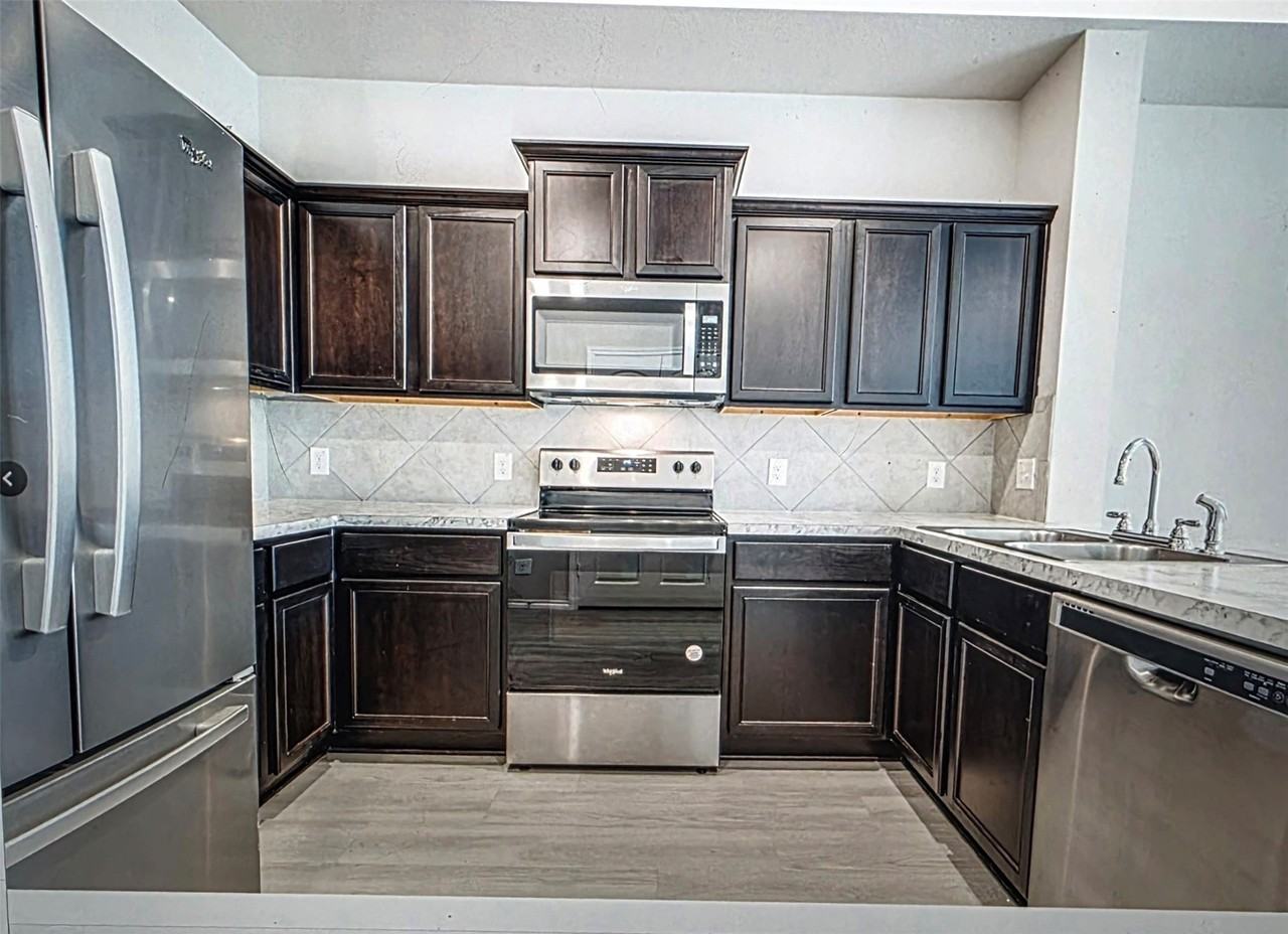 3317 Cricket Dr - Photo 2 of 5