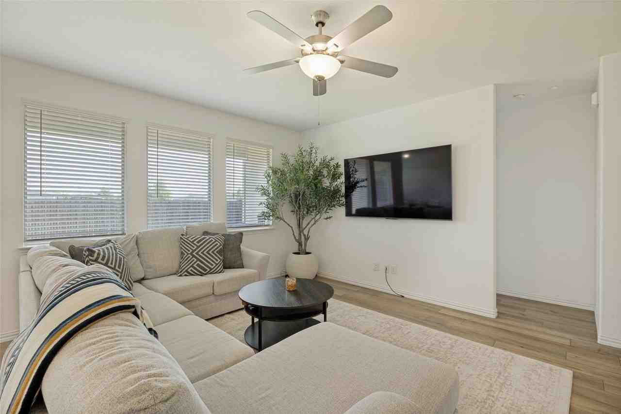 328 Ardsley Ln - Photo 6 of 25