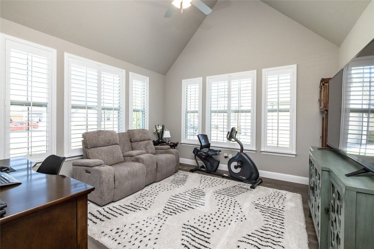 12700 Dusty Springs Ct - Photo 5 of 33