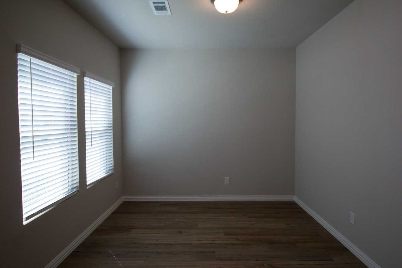 1103 Sweetleaf St - Photo 5 of 32