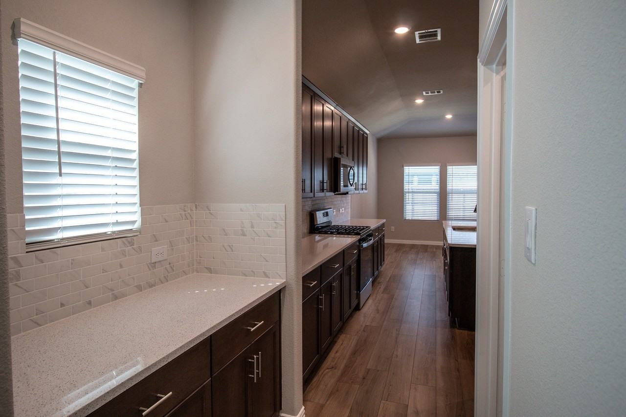 1103 Sweetleaf St - Photo 7 of 32